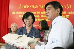 Tiếp nhận hiện vật của các nguyên lãnh đạo Đảng, Nhà nước