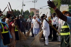 Thủ tướng Narendra Modi phát động chiến dịch “Làm sạch Ấn Độ”