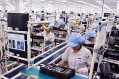 Dây chuyền sản xuất tại Nhà máy sản xuất điện thoại di động Samsung Việt Nam tại Bắc Ninh. (Ảnh: Đức Tám/TTXVN)