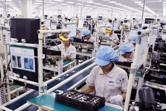 Dây chuyền sản xuất tại Nhà máy sản xuất điện thoại di động Samsung Việt Nam tại Bắc Ninh. (Ảnh: Đức Tám/TTXVN)