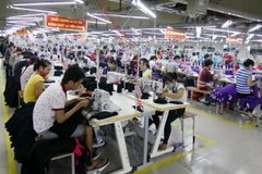 Truy tố đường dây lôi kéo công nhân đánh đề, cá cược bóng đá