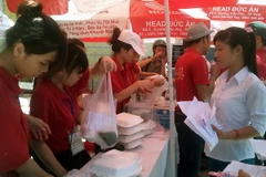 Bữa cơm miễn phí dành cho thí sinh cụm thi Vinh-Nghệ An