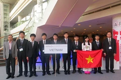 Đón đoàn học sinh Việt Nam thi Olympic vật lý châu Á