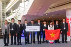 Đón đoàn học sinh Việt Nam thi Olympic vật lý châu Á