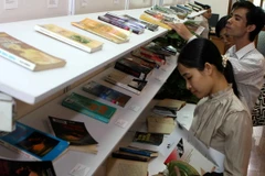 Wallonie-Bruxelles tặng sách tiếng Pháp cho trường đại học VN