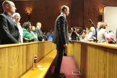 "Người không chân" Pistorius thừa nhận bắn chết bạn gái