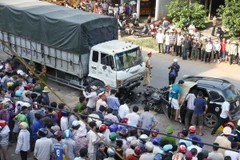 Quảng Trị: Xe ôtô bảy chỗ đâm trực diện xe tải, 4 người chết