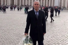 Người ám sát hụt giáo hoàng John Paul II đến thăm mộ ông