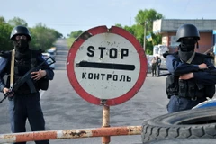 Ukraine thúc cư dân Donetsk, Lugansk ủng hộ chống khủng bố