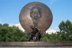 Dâng hoa tưởng niệm Chủ tịch Hồ Chí Minh và kỷ niệm 2/9 tại Nga