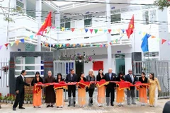 Cắt băng khánh thành Trung tâm. (Ảnh: Lê Lâm/TTXVN)