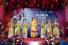 Dàn hoa hậu quốc tế diện áo dài gấm thưởng thức nhã nhạc cung đình Huế