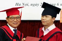 Công sứ Hàn Quốc nhận học vị tiến sỹ Quan hệ quốc tế của Việt Nam