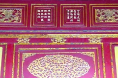 Cần bảo tồn di sản thơ văn chữ Hán trên kiến trúc cung đình Huế