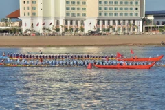 Campuchia nối lại Lễ hội đua thuyền trên sông Tonle Sap