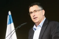 Bộ trưởng Nội vụ Israel bất ngờ tuyên bố rút khỏi chính trường