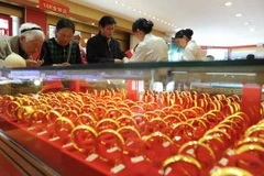 Giá vàng giảm sâu sau khi quỹ SPDR Gold Trust xả hàng