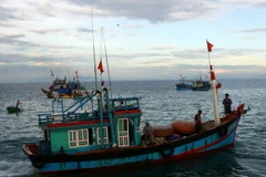 Tiền Giang hỗ trợ máy thông tin liên lạc tầm xa cho ngư dân