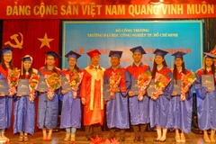 ĐH Công nghiệp TP. HCM trao bằng tốt nghiệp cho hơn 2.500 sinh viên