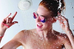 Tắm trong nhạc với vòi sen tích hợp loa không dây Moxie