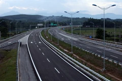 Hành lang an toàn cao tốc Nội Bài-Lào Cai bị vi phạm nghiêm trọng