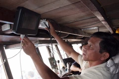 Tiền Giang: Lắp đặt thiết bị kết nối vệ tinh Movimar cho 83 tàu cá