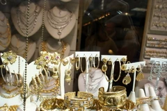 Giá vàng giảm trong bối cảnh căng thẳng về Ukraine gia tăng