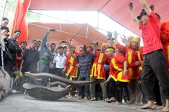 Kỳ thú lễ hội pháo đất, chọi trâu cổ nhất Việt Nam