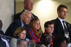 Phó Tổng thống Mỹ Joe Biden xem "hụt" bàn thắng của Dempsey