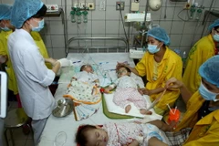 Nghệ An: Khống chế dịch sốt phát ban dạng sởi ở bản Piêng Cooc