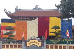 Cờ Phật giáo lớn nhất châu Á kết từ 250.000 bông hoa tươi