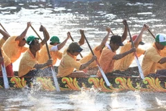 Tưng bừng giải đua ghe ngo của đồng bào Khmer Trà Vinh