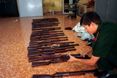 Bà Rịa-Vũng Tàu: Thu giữ gần 100 súng hơi lậu giấu dưới đáy tàu