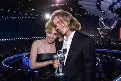 Cảnh sát truy nã bạn vô gia cư nhận giải VMA thay Miley Cyrus