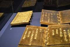 [Photo] Triển lãm "Rồng bay-Nghệ thuật cung đình Việt Nam" ở Pháp