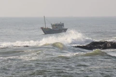 Vịnh Bắc Bộ ngày mai có mưa dông mạnh, đề phòng lốc xoáy