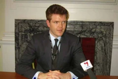 Học giả Anh: Trung Quốc đang "vỗ mặt" chính quyền Mỹ