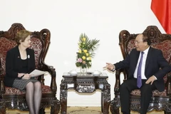 Thủ tướng Nguyễn Xuân Phúc tiếp Bí thư Bộ Ngoại giao và Thương mại Australia, Đặc phái viên của Thủ tướng Australia bà Frances Adamson. (Ảnh: Thống Nhất/TTXVN)