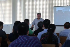 Tiến sỹ, dịch giả Giáp Văn Chung chia sẻ cảm nhận sau chuyến thăm quần đảo Trường Sa. (Ảnh: Thiệu Ngọc Lan Phương/Vietnam+)