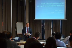 Đại sứ Việt Nam tại Pháp Nguyễn Ngọc Sơn phát biểu khai mạc hội thảo. (Ảnh: Bích Hà/TTXVN)