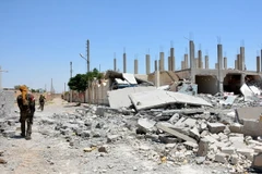 Binh sỹ tham gia chiến dịch chống IS tại Raqqa, Syria ngày 11/6. (Nguồn: EPA/TTXVN)