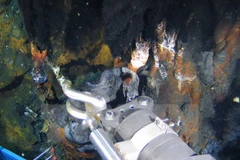 Tàu Giao Long thu thập các mẫu trong chuyến thám hiểm Ấn Độ Dương hồi tháng 1/2015. (Nguồn: THX/TTXVN)