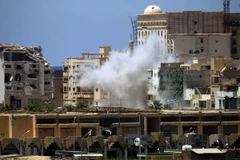 Khói bốc lên sau các cuộc giao tranh tại Benghazi ngày 20/5. (Nguồn: AFP/TTXVN)