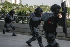 Lực lượng cảnh sát đặc nhiệm Hoàng gia Malaysia tại một buổi huấn luyện ở Kuala Lumpur ngày 25/5. (Nguồn: EPA/TTXVN)