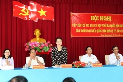 Chủ tịch Quốc hội Nguyễn Thị Kim Ngân cùng Đoàn đại biểu Quốc hội thành phố Cần Thơ tiếp xúc cử tri sau Kỳ họp thứ ba, Quốc hội khóa XIV tại xã Giai Xuân, huyện Phong Điền, thành phố Cần Thơ. (Ảnh: Trọng Đức/TTXVN)