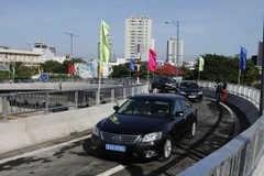 Thông xe nhánh N1 cầu vượt Nguyễn Văn Cừ. (Ảnh: Hoàng Hải/TTXVN)