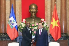 Chủ tịch nước Trần Đại Quang tiếp Chủ tịch Thượng viện Cộng hoà Haiti Youri Latortue đang có chuyến thăm chính thức Việt Nam. (Ảnh: Nhan Sáng/TTXVN)