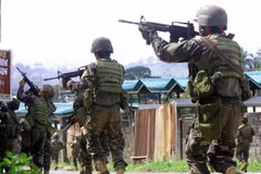 Binh sỹ Philippines trong chiến dịch truy quét phiến quân ở Lanao Del Sur ngày 25/5. (Nguồn: THX/TTXVN)
