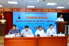 Cuộc họp Hội đồng chung khảo Giải Báo chí Quốc gia lần thứ XI - năm 2016. (Ảnh: Minh Quyết/TTXVN)