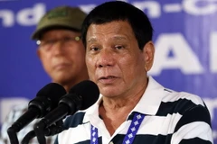 Tổng thống Philippines Rodrigo Duterte trong chuyến thăm sư đoàn số 4 quân đội Philippines ở thành phố miền nam Butuan ngày 18/5. (Nguồn: EPA/ TTXVN)